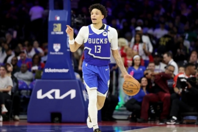 雄鹿官宣续约罗林斯:三年1200万,未来可期   雄鹿官宣续约罗林斯:三年1200万,未来可期