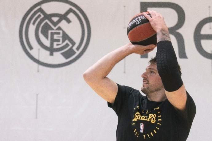 东契奇荣登《男士健康》封面,开启蜕变新篇章 东契奇荣登《男士健康》封面,开启蜕变新篇章