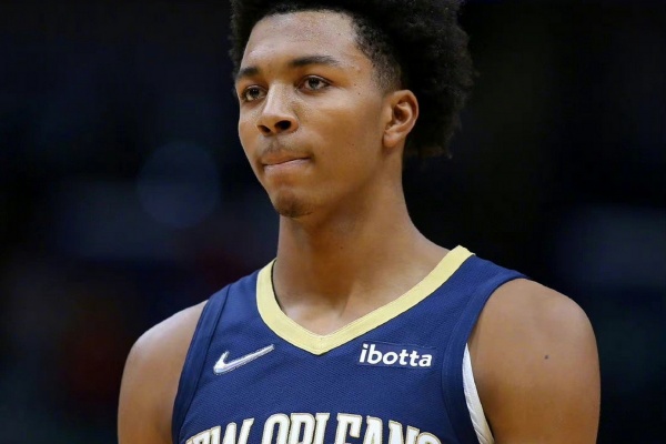 勇士积极追求鹈鹕特雷墨菲:寻找可靠的辅助者以增强阵容深度 勇士积极追求鹈鹕特雷墨菲:寻找可靠的辅助者以增强阵容深度