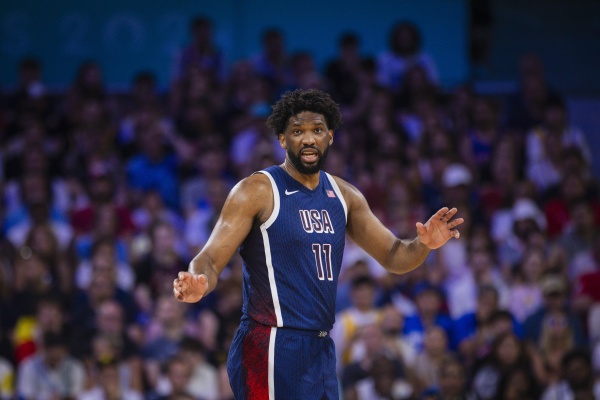 恩比德减重归来!76人核心训练场亮相体型明显变瘦,季后赛征程现曙光 恩比德减重归来!76人核心训练场亮相体型明显变瘦,季后赛征程现曙光