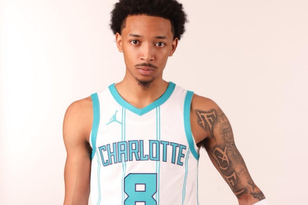 12小时闪电入队!小尼克-史密斯晒湖人定妆照,双向合同暗藏救赎与博弈 12小时闪电入队!小尼克-史密斯晒湖人定妆照,双向合同暗藏救赎与博弈